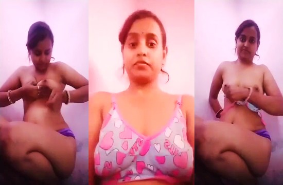 Horny Desi Bhabhi Sucking Own Boobs