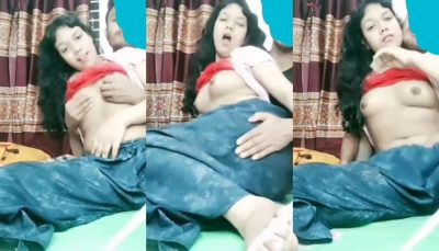 Horny Couple Showing Fingering Pussy